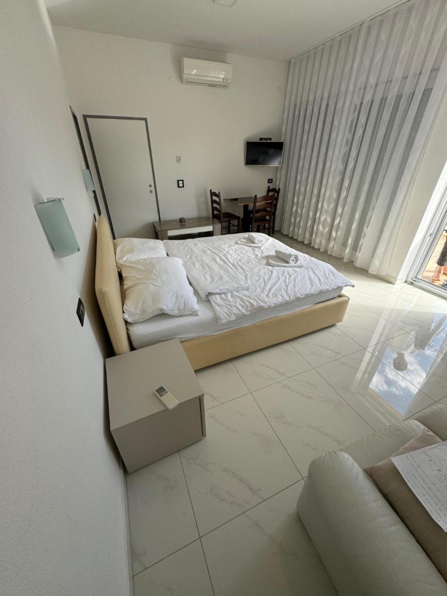 With Pool Appartement