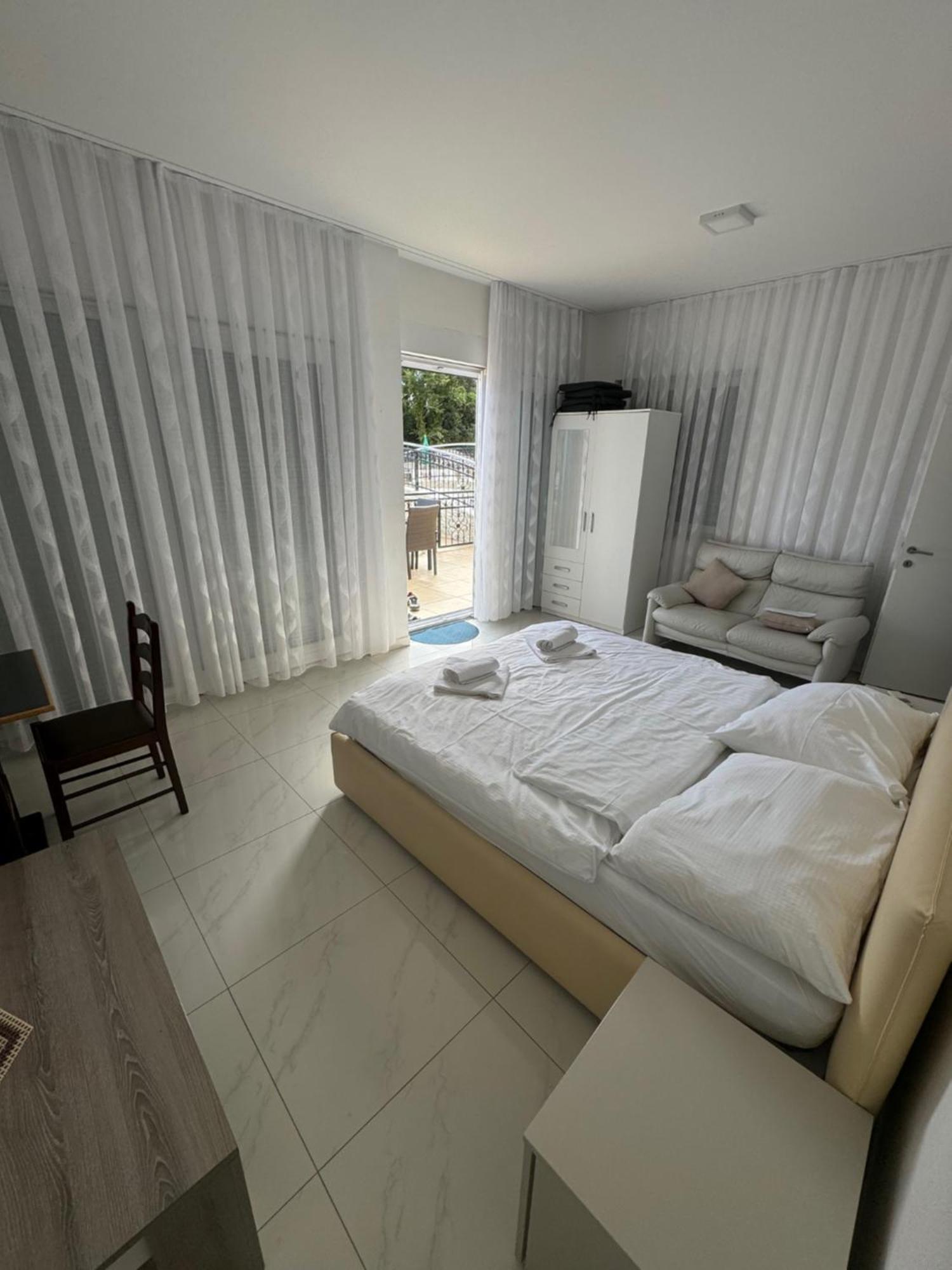 Appartement With Pool Funtana