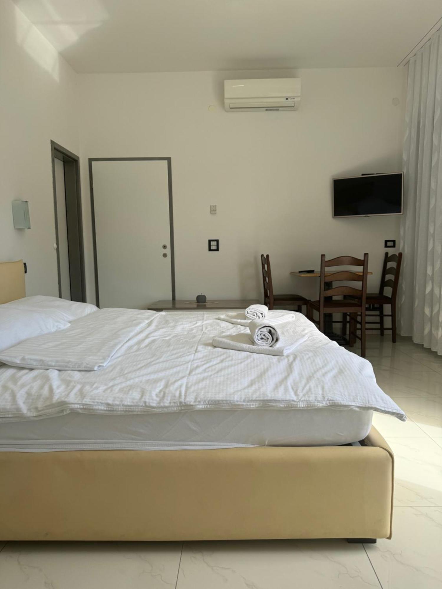 Apartment With Pool Funtana